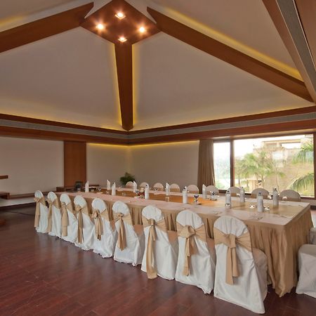 Vedic Village Spa Resort Calcutta Buitenkant foto