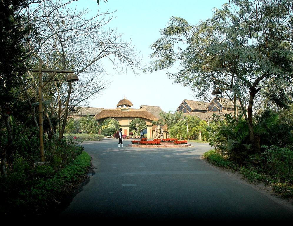 Vedic Village Spa Resort Calcutta Buitenkant foto