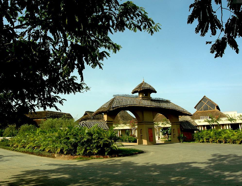 Vedic Village Spa Resort Calcutta Buitenkant foto